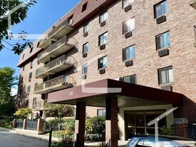 135 Pleasant St, Unit 406 in Brookline, MA - Building Photo