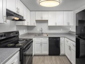 Majestic Bay in Des Moines, WA - Foto de edificio - Building Photo