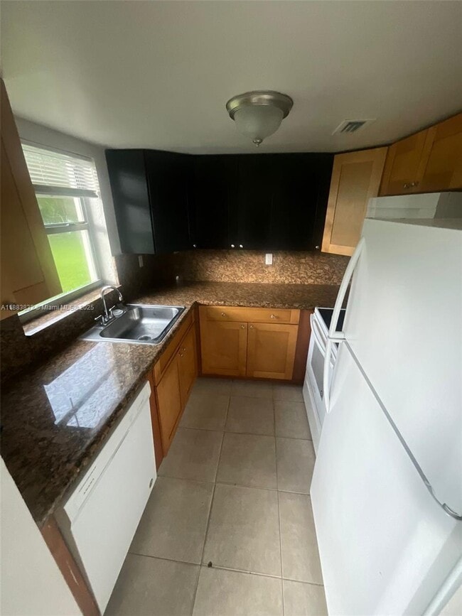 3090 Coral Springs Dr in Coral Springs, FL - Building Photo - Building Photo
