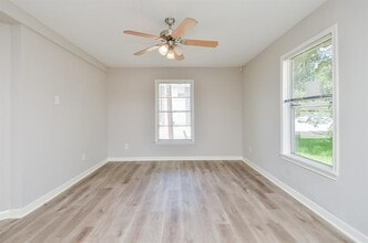 1101 W South St in Alvin, TX - Building Photo - Building Photo