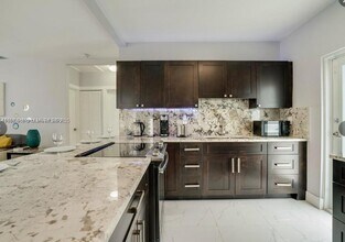 1526 NE 110th St in North Miami, FL - Building Photo - Building Photo