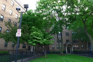 Gateway Apartments in Far Rockaway, NY - Building Photo