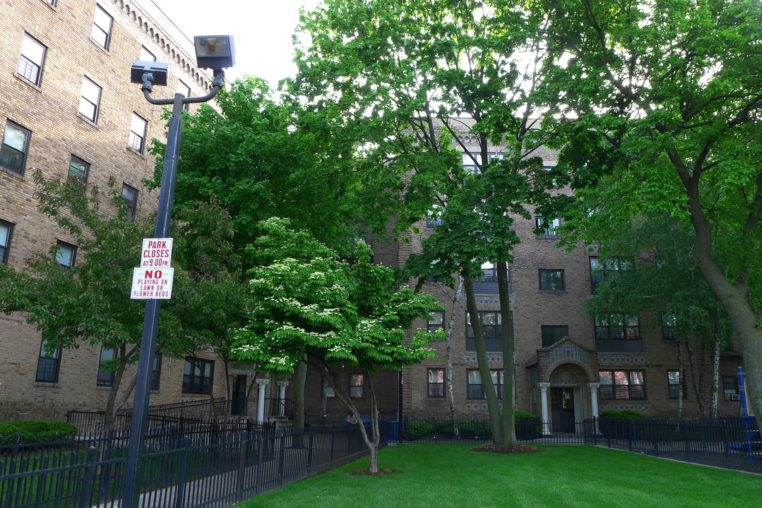 Gateway Apartments in Far Rockaway, NY - Foto de edificio