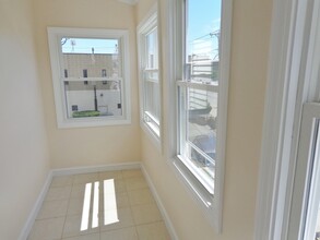 79 Nichols Ave, Unit #1 in Watertown, MA - Building Photo - Building Photo