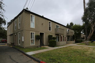 Solana Park Apartments in Solana Beach, CA - Building Photo - Building Photo