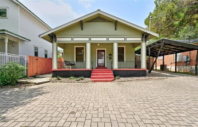 property at 507 E Live Oak St