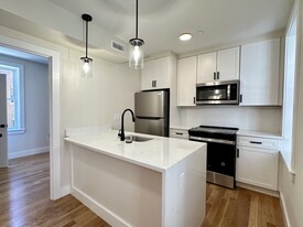 66 N Margin St, Unit #64 - 4F Apartamentos