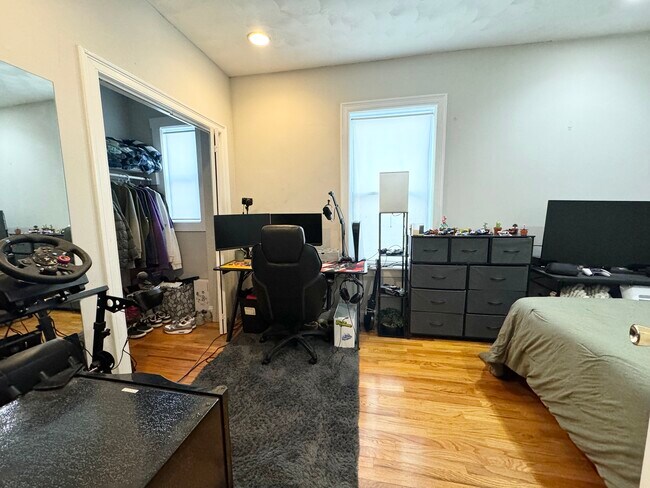 157 E Cottage St, Unit 2 in Boston, MA - Building Photo - Building Photo