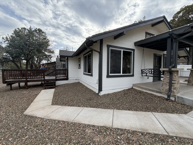 703 Country Club Dr in Prescott, AZ - Foto de edificio - Building Photo