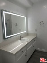 1247 N Orange Grove Ave in West Hollywood, CA - Building Photo - Building Photo