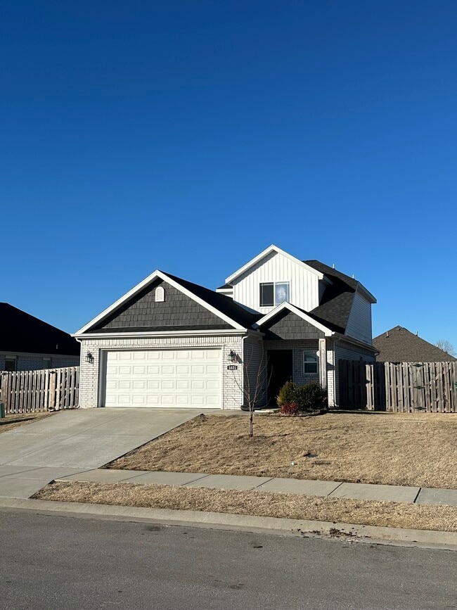 property at 1021 Lakeview Dr