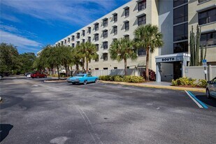 701 S Madison Ave in Clearwater, FL - Building Photo