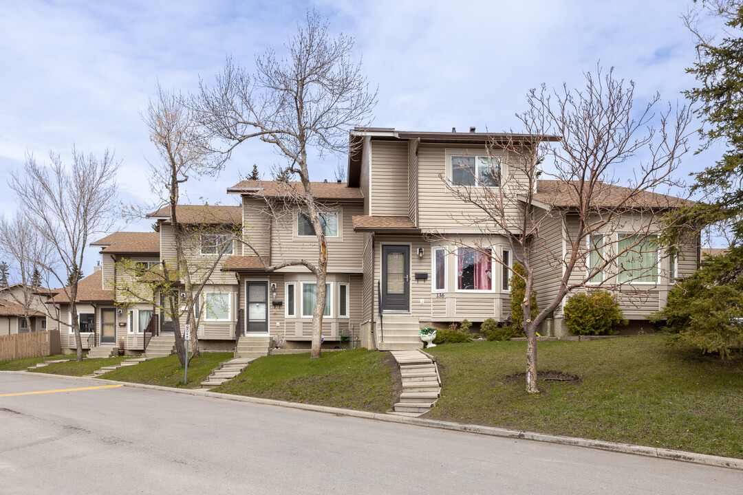 Falconshire Lane in Calgary, AB - Building Photo