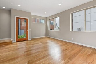 2313 48th Ave SW in Seattle, WA - Building Photo - Building Photo