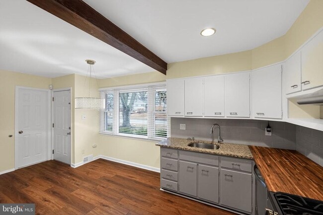 5219 Montgomery St in Springfield, VA - Building Photo - Building Photo