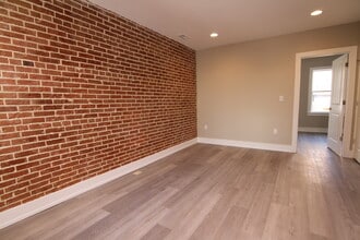 2706 Wharton St, Unit 2nd Floor B in Philadelphia, PA - Foto de edificio - Building Photo