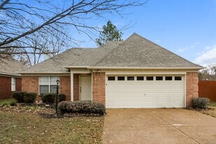 1124 Dove Hollow Cir E in Memphis, TN - Building Photo