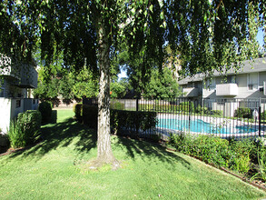 ASHLEY PARK APARTMENTS in Stockton, CA - Building Photo - Building Photo