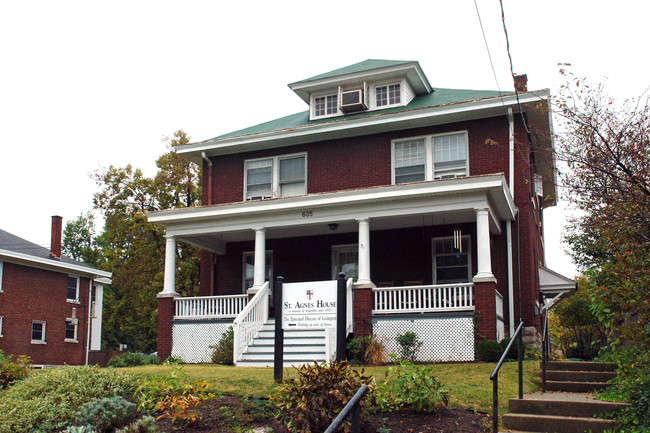 St Agnes House in Lexington, KY - Foto de edificio - Building Photo