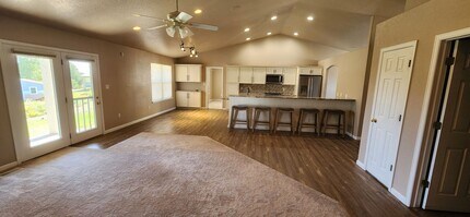 5393 Cragmoor Dr in Pueblo, CO - Building Photo - Building Photo