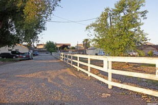 2600 W Byron Rd in Tracy, CA - Foto de edificio - Building Photo