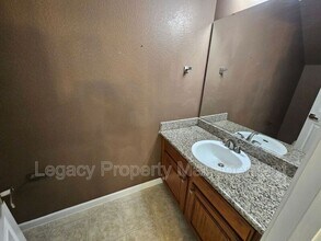 312 Walnut Crossing Dr in Whitsett, NC - Building Photo - Building Photo
