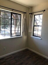 204 E Hinckley St, Unit Apt B in Mount Shasta, CA - Foto de edificio - Building Photo