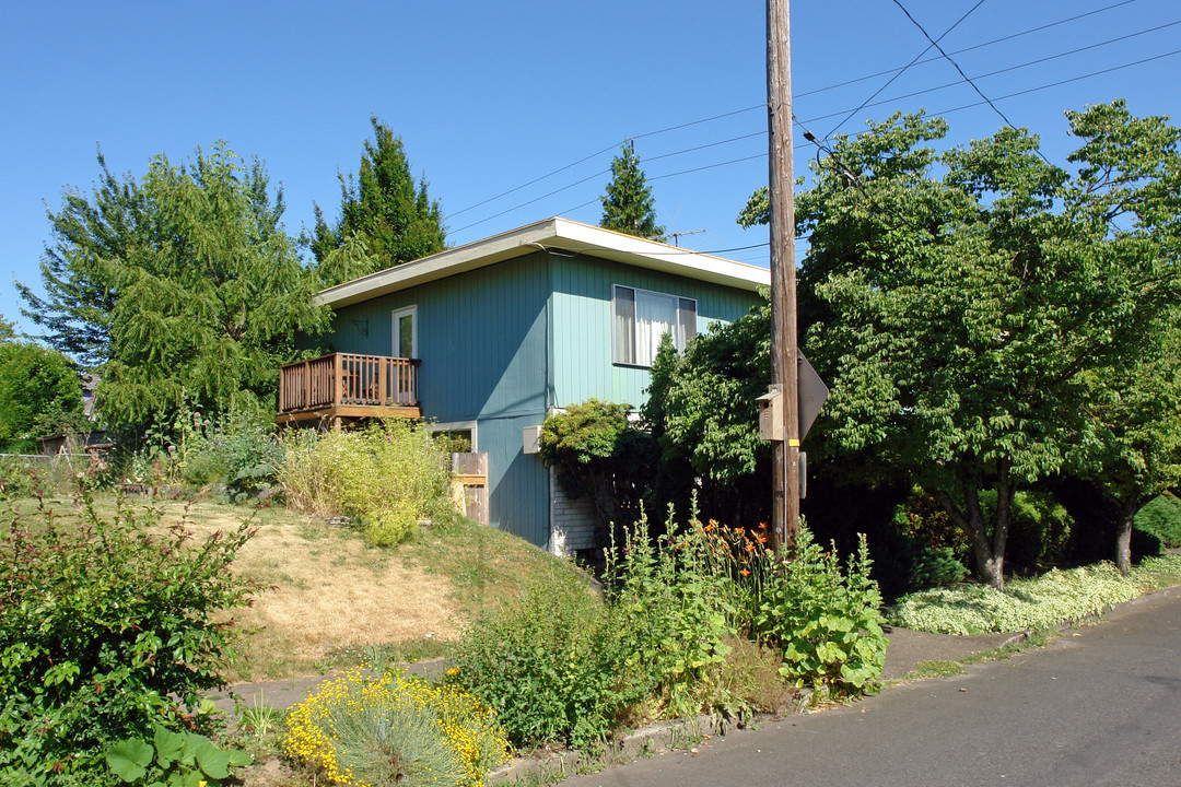 1227 NE 27TH Ave in Portland, OR - Building Photo