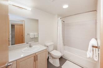 The Rise on Madison - Affordable Housing in Seattle, WA - Foto de edificio - Interior Photo