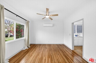 1050 S Hayworth Ave in Los Angeles, CA - Building Photo - Building Photo