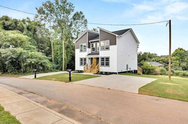 938 Logan St, Unit A in Spartanburg, SC - Building Photo - Building Photo
