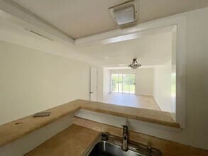 32 S Forest Beach Dr in Hilton Head Island, SC - Building Photo - Building Photo