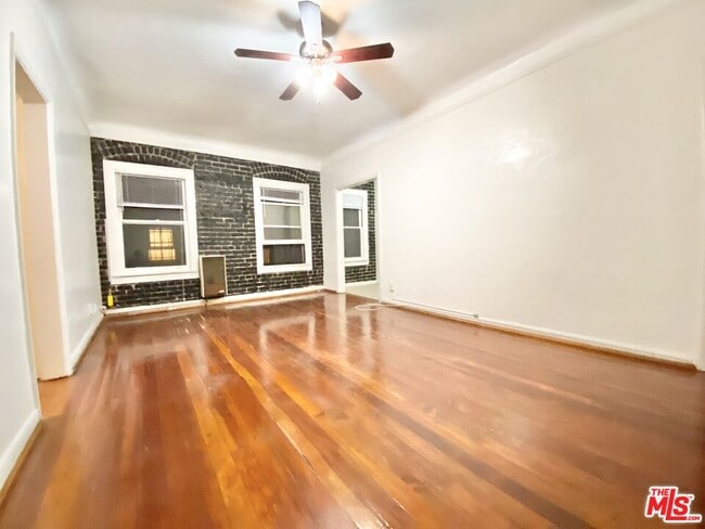 property at 608 S Dunsmuir Ave