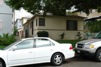 613 E Santa Anita Ave in Burbank, CA - Building Photo - Building Photo