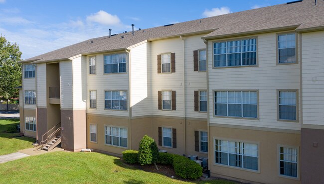 Retreat at Valencia Apartment Homes in Orlando, FL - Foto de edificio - Building Photo