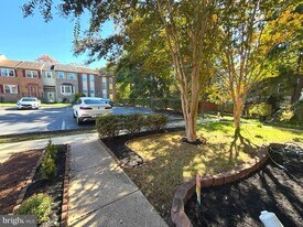 2495 Vineyard Ln in Crofton, MD - Building Photo