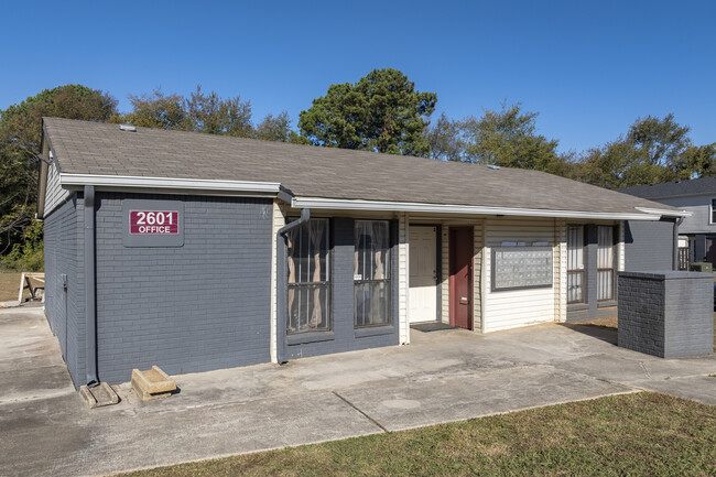 Academy Apartments in Huntsville, AL - Foto de edificio - Building Photo