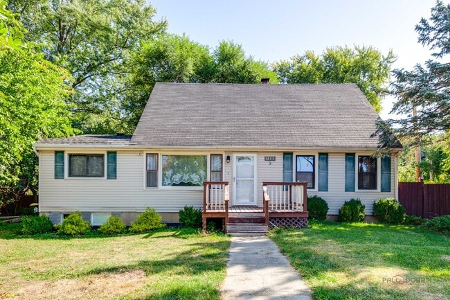 1245 N Midlothian Rd in Mundelein, IL - Building Photo - Building Photo
