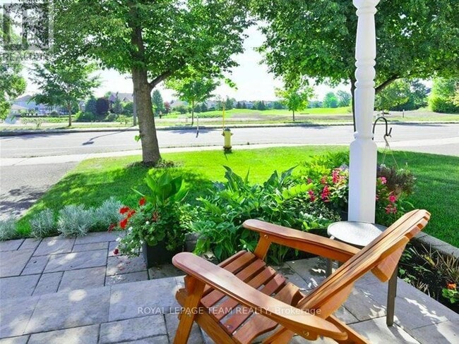 32 Riverstone Dr in Ottawa, ON - Building Photo - Building Photo