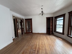 267 N Main St in Ansonia, CT - Foto de edificio - Building Photo