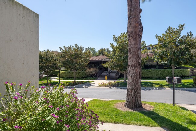 97 Cypress Way in Rolling Hills Estates, CA - Building Photo - Building Photo
