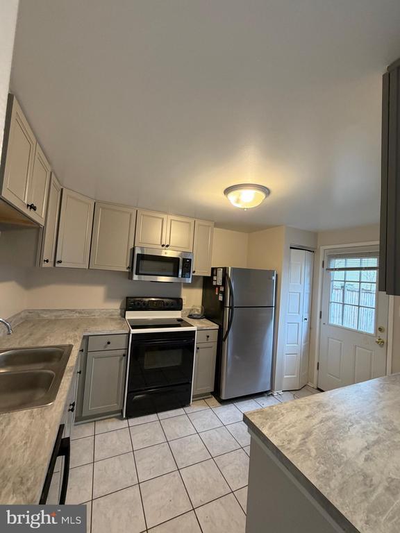 327 James St in Falls Church, VA - Building Photo - Building Photo