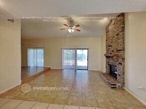 8201 Helena Dr in Orlando, FL - Foto de edificio - Building Photo