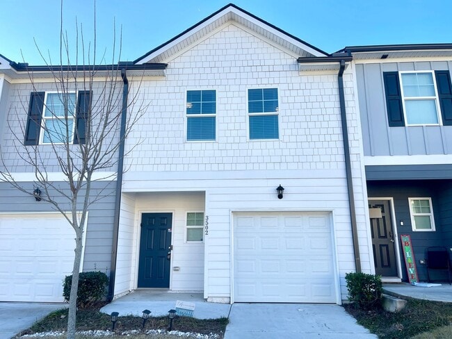 property at 3502 Lakeview Crk