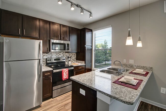 Note 16 Apartments in Nashville, TN - Foto de edificio - Building Photo