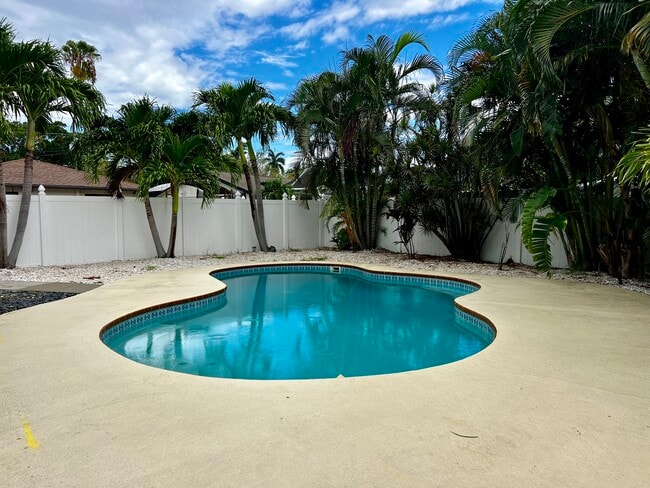 property at 1585 Pennsylvania Ave NE