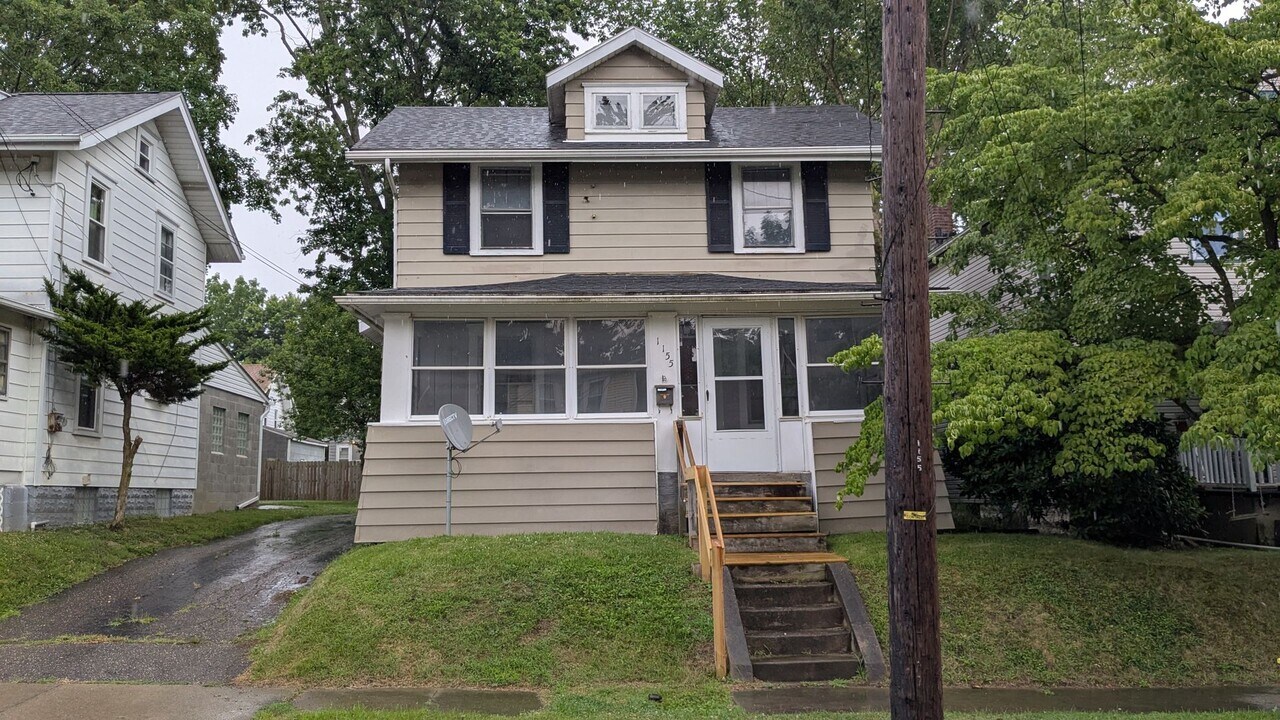 1155 Big Falls Ave in Akron, OH - Building Photo