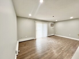 54 Breed St, Unit #11 in Lynn, MA - Building Photo