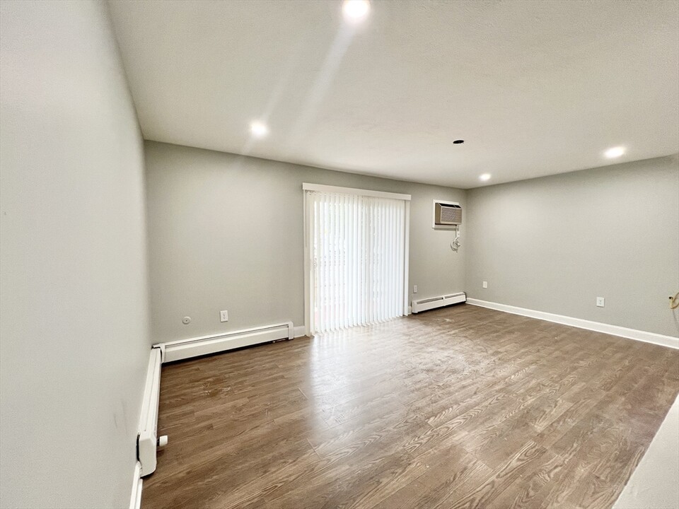 54 Breed St, Unit #11 in Lynn, MA - Building Photo