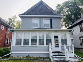 722 N Main St in Aberdeen, SD - Building Photo